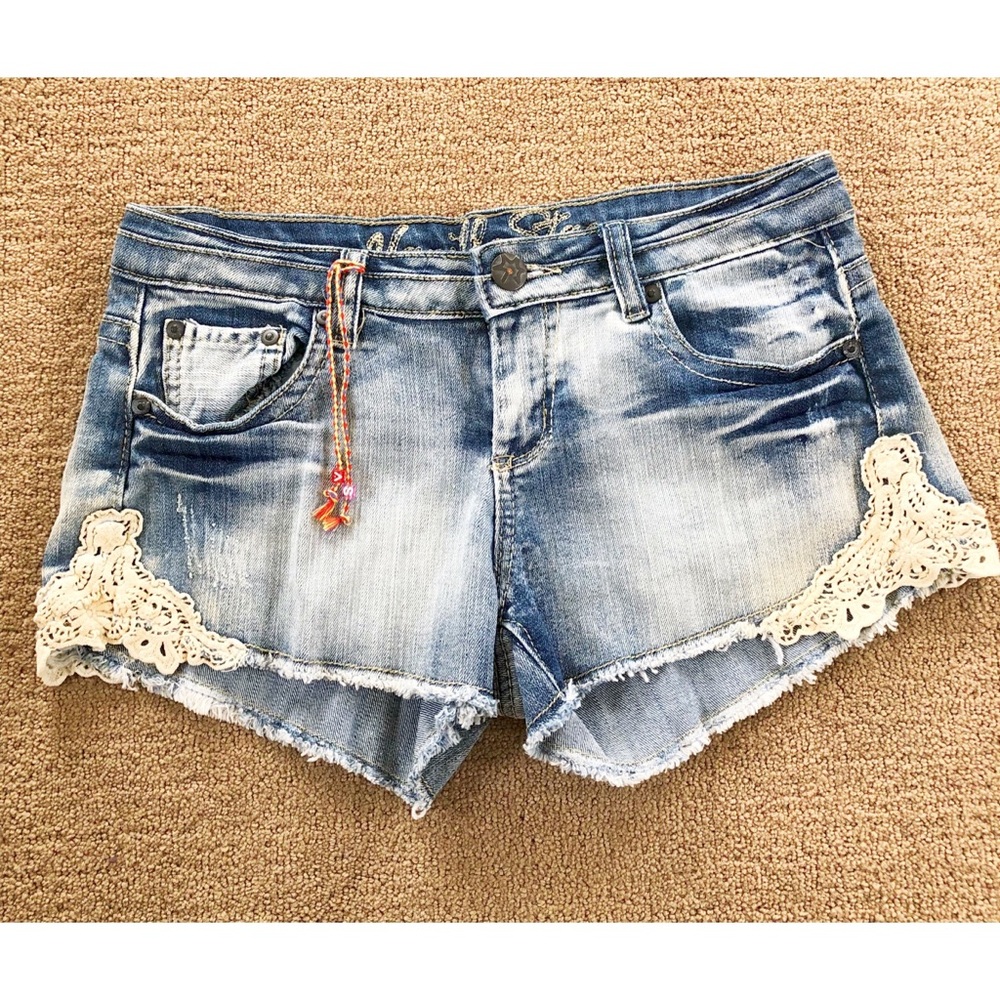 NWOT Vanilla Star Crochet Trim Denim Shorts